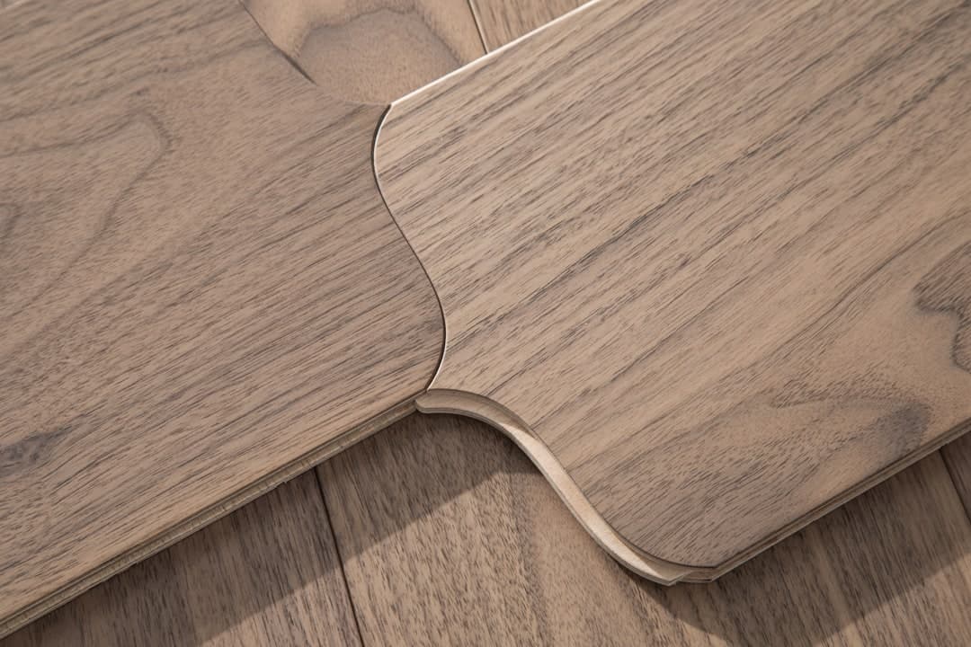 Side — Walnut (Brushed) (3)