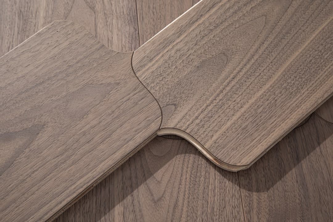 Side — Walnut (Brushed) (3)